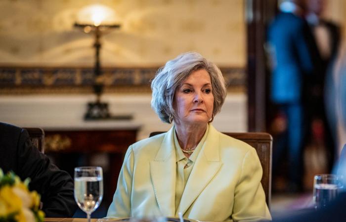 كبيرة
      موظفي
      البيت
      الأبيض:
      ترمب
      لديه
      «شخصية
      مدمن
      على
      الكحول»