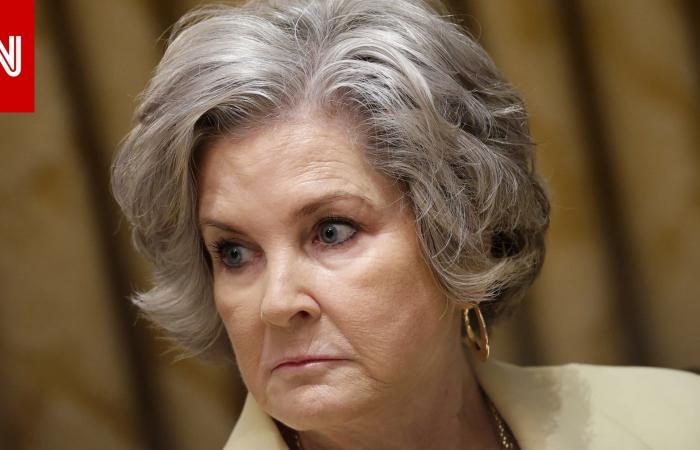 متابعة: "يسعى للانتقام ويملك شخصية مدمن كحول".. صدمة من تصريحات كبيرة موظفي ترامب