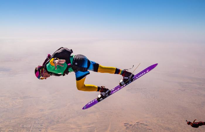 "اقفز مثل الفرعون"..تجربة سقوط حر على ارتفاع آلاف الأقدام فوق أهرامات مصر