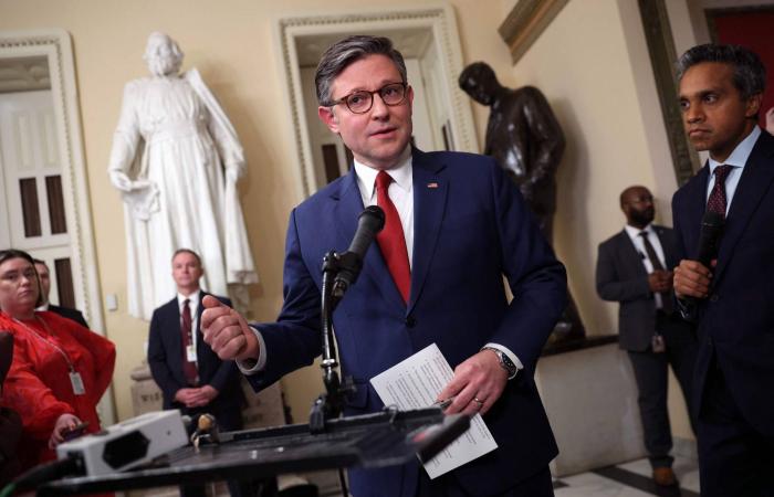 ترمب
      يدافع
      عن
      إنجازات
      «عامه
      الذهبي»
      وسط
      تراجع
      شعبيته