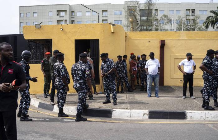 مقتل
      12
      على
      الأقل
      في
      هجوم
      على
      موقع
      تعدين
      بنيجيريا