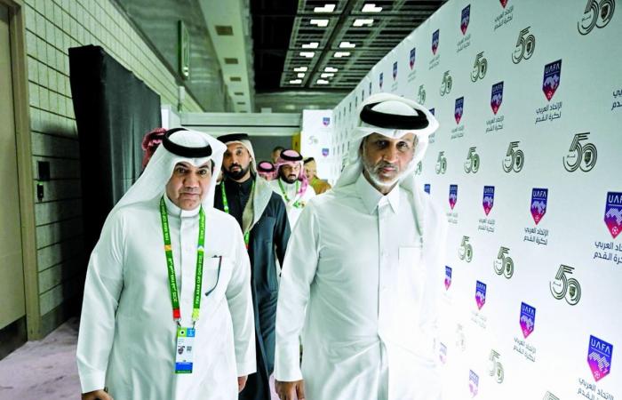 وزير الرياضة والشباب يشيد بمعرض الاتحاد العربي