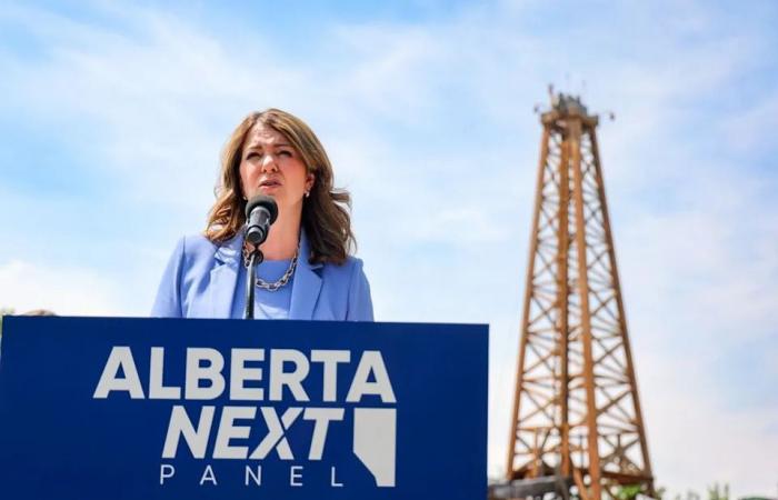 Bell:
      Danielle
      Smith's
      Big
      Beautiful
      Ballot
      is
      next
      October,
      immigration
      is
      one
      issue