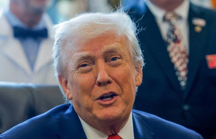 من
      «مركز
      كينيدي»
      إلى
      بطاقات
      الهجرة...
      ما
      الأشياء
      التي
      أطلق
      عليها
      ترمب
      اسمه؟