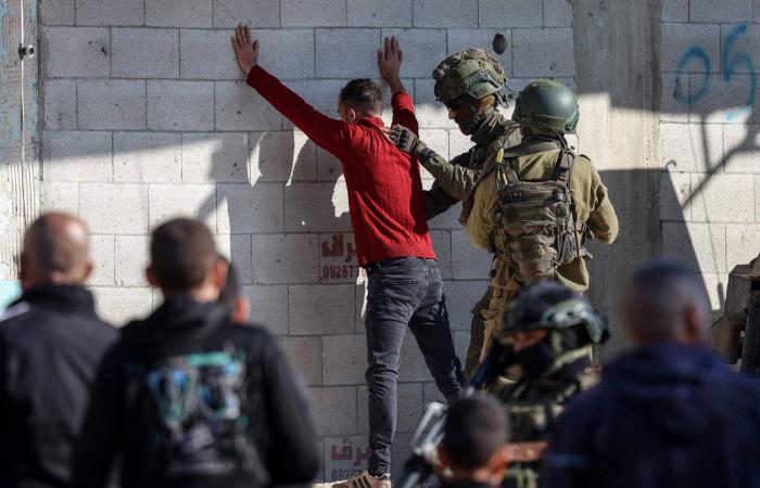 «صحيفة»:
      أميركا
      تضرب
      أهدافاً
      لتنظيم
      «داعش»
      في
      سوريا