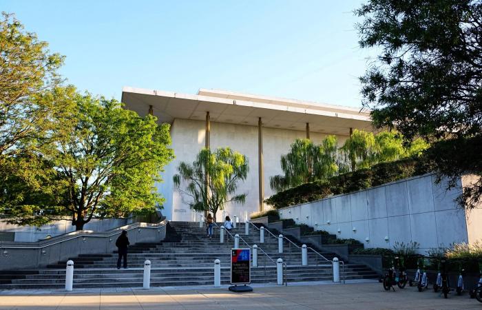 ترمب
      لا
      يستبعد
      الحرب
      مع
      فنزويلا...
      وزعماء
      المنطقة
      يعرضون
      الوساطة