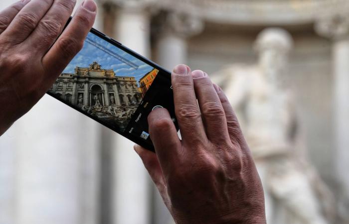 زيارة
      نافورة
      تريفي
      في
      روما
      لم
      تعد
      مجانية...
      رسوم
      سياحية
      للاقتراب
      منها