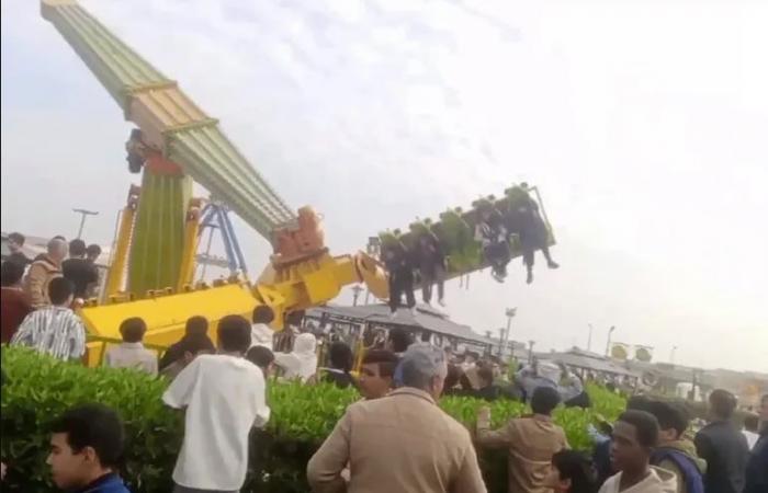 لحظات مرعبة إثر سقوط لعبة ترفيهية داخل مدينة ألعاب في محافظة البصرة العراقية (فيديو)