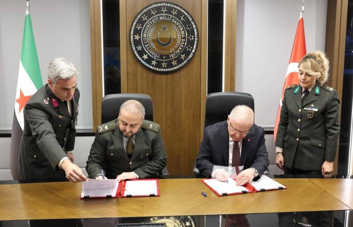 تركيا
      تُطالب
      «قسد»
      بخريطة
      طريق
      لتنفيذ
      اتفاق
      الاندماج
      في
      الجيش
      السوري