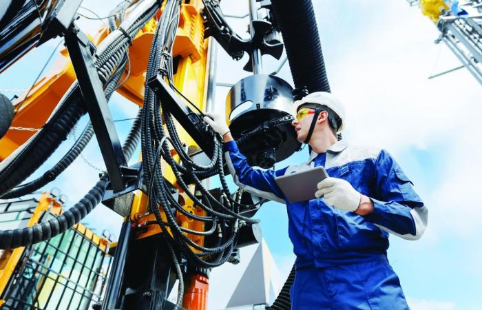 ارتفاع أسعار النفط والغاز يتراجع