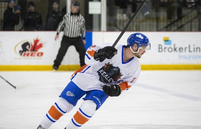 Former
      Ottawa
      police
      officer
      honoured
      in
      memorial
      hockey
      game
