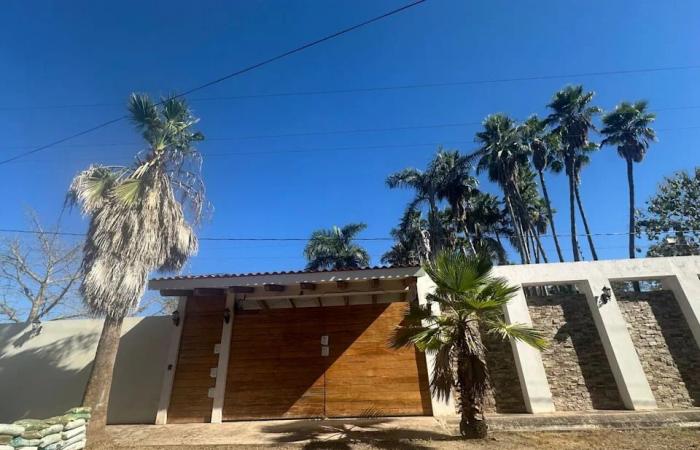 Fear,
      death
      and
      hope
      in
      a
      city
      under
      the
      shadows
      of
      a
      Mexican
      cartel
      war