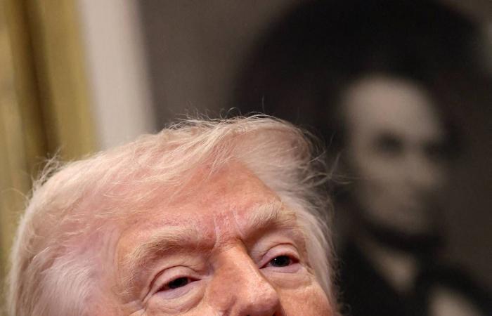 «العدل»
      الأميركية:
      حذف
      صور
      من
      ملفات
      إبستين
      «لا
      علاقة
      له
      بترمب»