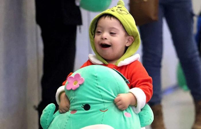 Calgary
      Firefighters
      Toy
      Association's
      58th
      annual
      Children's
      Christmas
      Party
      supports
      1,600
      families