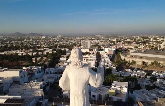 Fear,
      death
      and
      hope
      in
      a
      city
      under
      the
      shadows
      of
      a
      Mexican
      cartel
      war