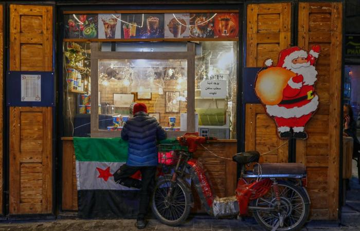 إجراءات
      أمنية
      مشددة
      لحماية
      احتفالات
      الميلاد
      ورأس
      السنة
      في
      سوريا