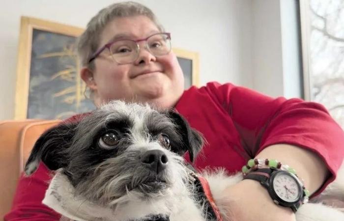 TILLEY
      ON
      PAWTROL:
      Therapy
      dog
      a
      Variety
      Village
      celeb