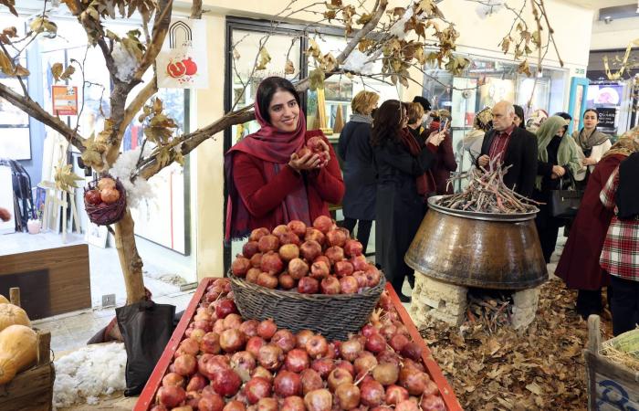 عيد
      «يلدا»
      العريق
      في
      إيران
      تحت
      ضغط
      الغلاء
      والركود