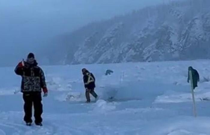 Extreme
      cold
      weather
      won't
      stop
      some
      Yukoners
      from
      getting
      their
      jobs
      done