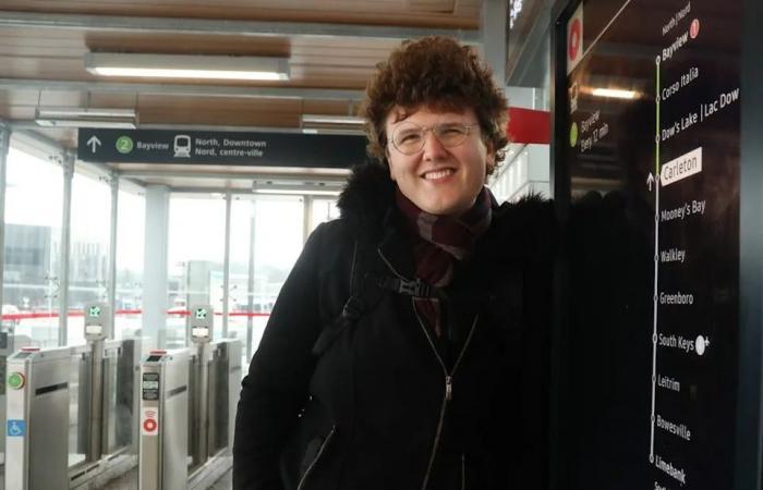 As
      OC
      Transpo
      misses targets,
      Ottawa
      riders
      left
      waiting
      in
      the
      cold