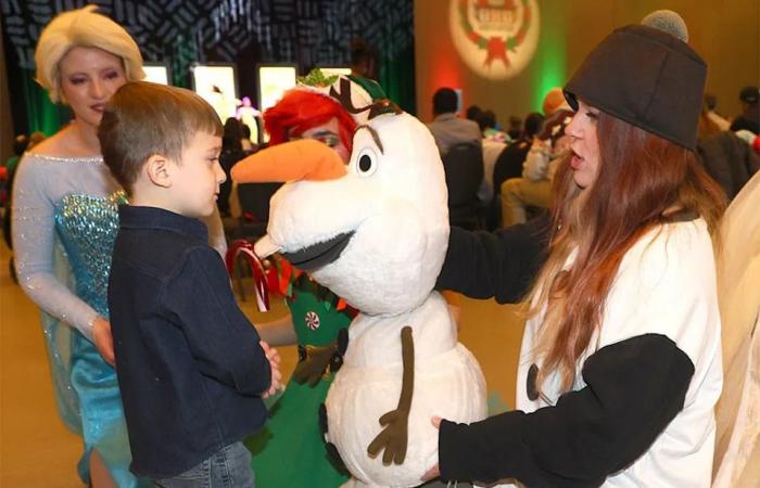 Calgary
      Firefighters
      Toy
      Association's
      58th
      annual
      Children's
      Christmas
      Party
      supports
      1,600
      families