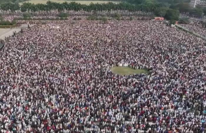 بجنازة مهيبة حضرها عشرات الآلاف.. شاهد وداع شريف عثمان هادي في بنغلاديش