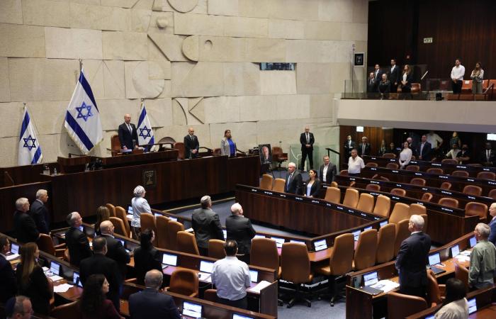 لماذا
      أغلقت
      حكومة
      نتنياهو
      إذاعة
      الجيش
      الإسرائيلي؟