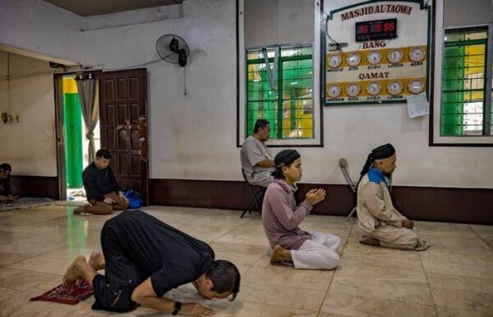 «أمازون»
      تعلن
      منع
      1800
      كوري
      شمالي
      من
      التقدم
      لوظائف
      في
      الشركة