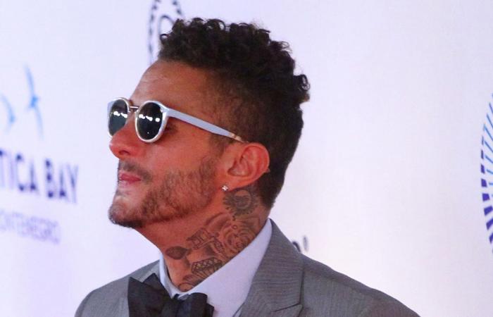 "هتوحشيني يا سمسم".. أحمد الفيشاوي يرثي والدته سمية الألفي