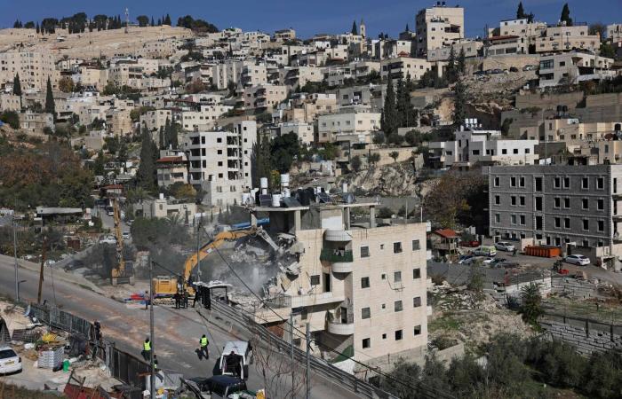 صمت
      مالك
      سفينة
      «النيترات»
      يراكم
      تعقيدات
      التحقيق
      في
      انفجار
      مرفأ
      بيروت