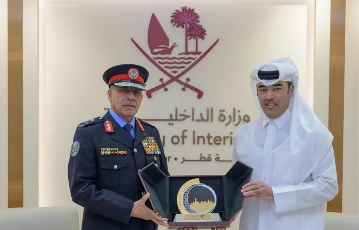  وكيل وزارة الداخلية يجتمع مع مدير الأمن العام الأردني