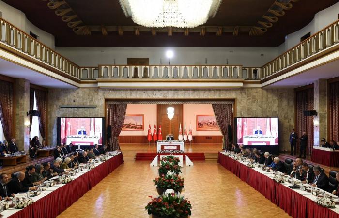 أوجلان
      أكد
      في
      رسالة
      إصراره
      على
      إنجاح
      «عملية
      السلام»