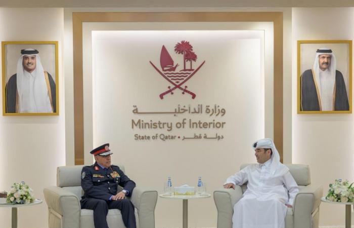  وكيل وزارة الداخلية يجتمع مع مدير الأمن العام الأردني