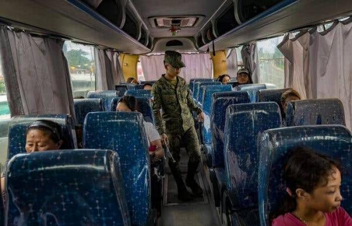 «أمازون»
      تعلن
      منع
      1800
      كوري
      شمالي
      من
      التقدم
      لوظائف
      في
      الشركة