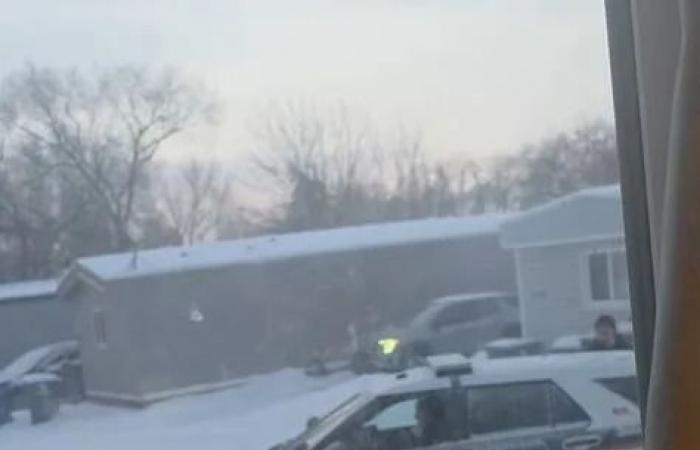 Saskatoon
      man
      shot
      by
      police
      posted
      live
      updates
      online
      of
      impasse,
      neighbour
      says