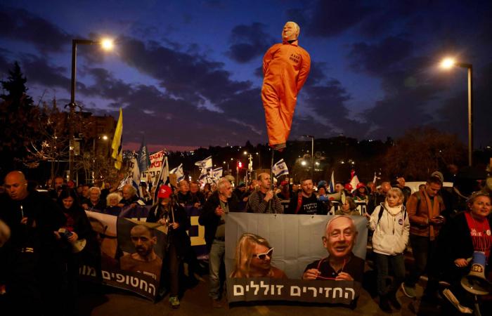 لماذا
      أغلقت
      حكومة
      نتنياهو
      إذاعة
      الجيش
      الإسرائيلي؟