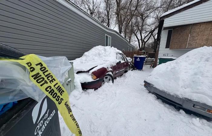 Saskatoon
      man
      shot
      by
      police
      posted
      live
      updates
      online
      of
      impasse,
      neighbour
      says