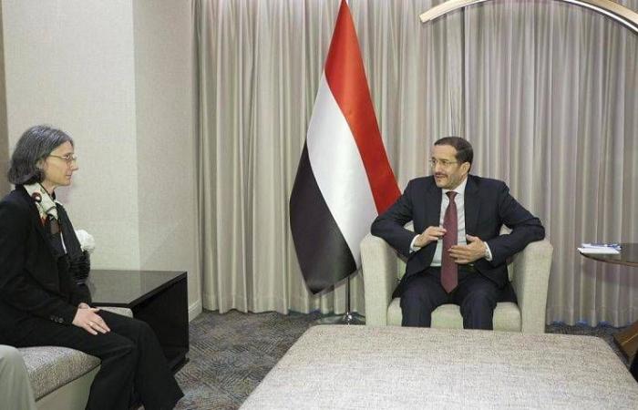 تصعيد
      «الانتقالي
      الجنوبي»
      يضع
      «مجلس
      القيادة
      اليمني»
      أمام
      اختبار
      «وحدة
      القرار»