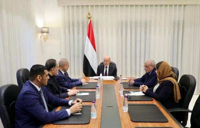 العليمي
      يجدد
      التحذير
      من
      مخاطر
      إجراءات
      «الانتقالي»
      الأحادية