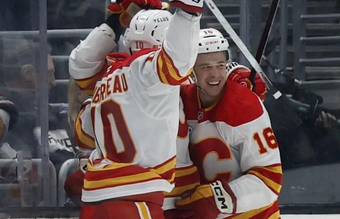 Matty’s
      shot,
      Huby’s
      vision
      and
      ...
      Frosty’s
      hips?
      A
      one-of-a-kind
      Flames
      holiday
      wishlist