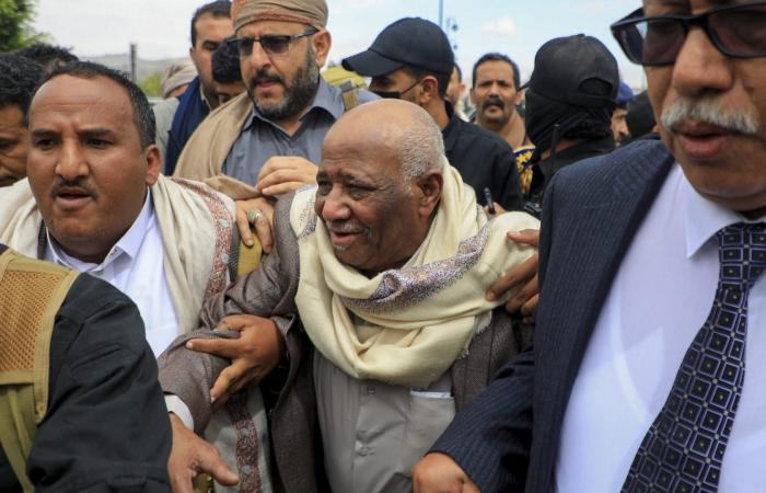 بينهم سعوديون.. اتفاق للإفراج عن 2900 أسير للحوثيين والحكومة اليمنية في مسقط