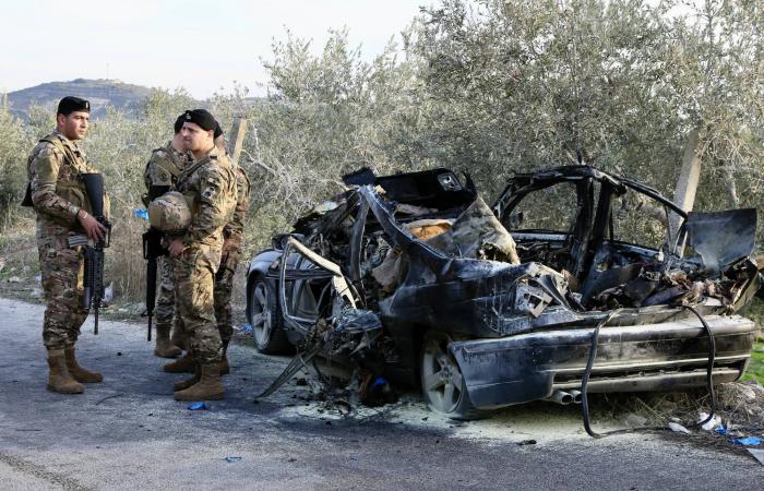 نفي
      لبناني
      «قاطع»
      لأي
      صلة
      بين
      جنود
      الجيش
      و«حزب
      الله»