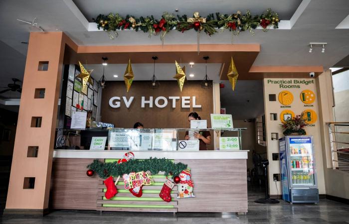 كيم
      جونغ
      أون
      يفتتح
      منتجعاً
      جبلياً
      فاخراً
      في
      شمال
      البلاد
      (صور)