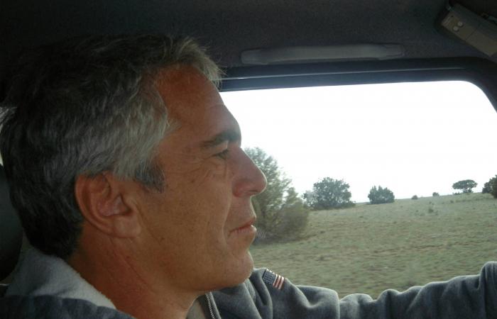 ترمب:
      لن
      يتولى
      رئاسة
      البنك
      المركزي
      أي
      شخص
      يخالفني
      الرأي