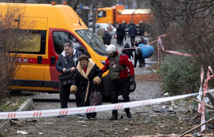 «اللوفر»
      يحصّن
      نافذة
      استُخدمت
      في
      سرقة
      مجوهرات