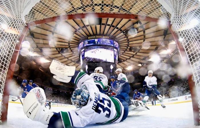 Canucks:
      What
      is
      Patrik
      Allvin's
      message
      in
      'retool
      a
      little
      bit
      with
      hybrid
      form'?