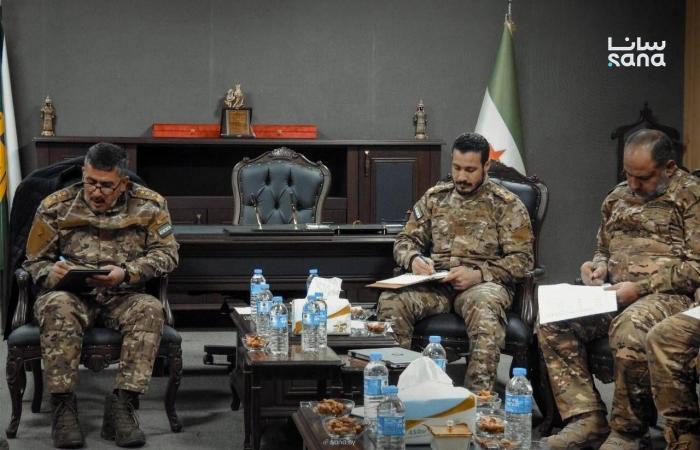 حلب:
      اجتماع
      عسكري
      موسع
      لقيادة
      الشمال
      لبحث
      الأوضاع
      والجاهزية