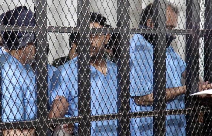 سجون
      الحوثيين...
      تعذيب
      مميت
      ومقابر
      سرية