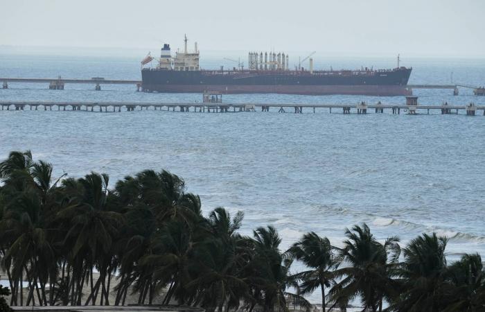 أميركا
      تكثف
      حشودها
      في
      الكاريبي...
      وروسيا
      والصين
      تتضامنان
      مع
      فنزويلا