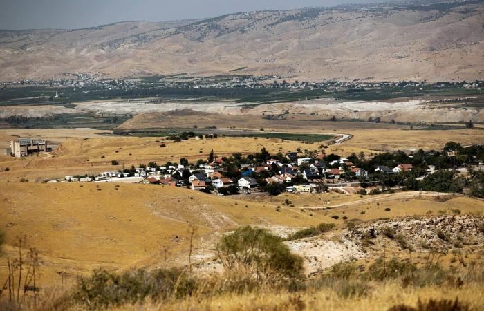 عون:
      عودة
      سكان
      جنوب
      لبنان
      إلى
      ديارهم
      أولوية